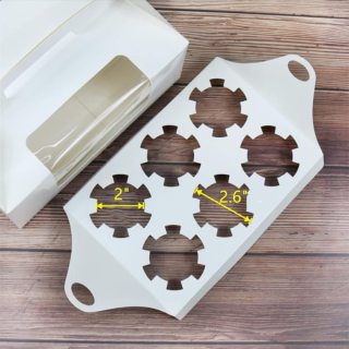 com alça branca com caixas de cupcake de janela