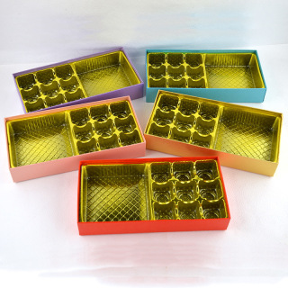 علبة شوكولاتة أرجوانية لعيد الحب