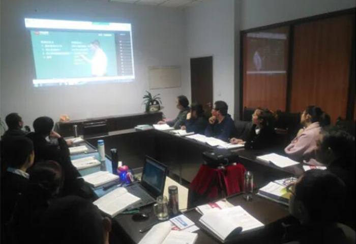 Treinamento regular da equipe