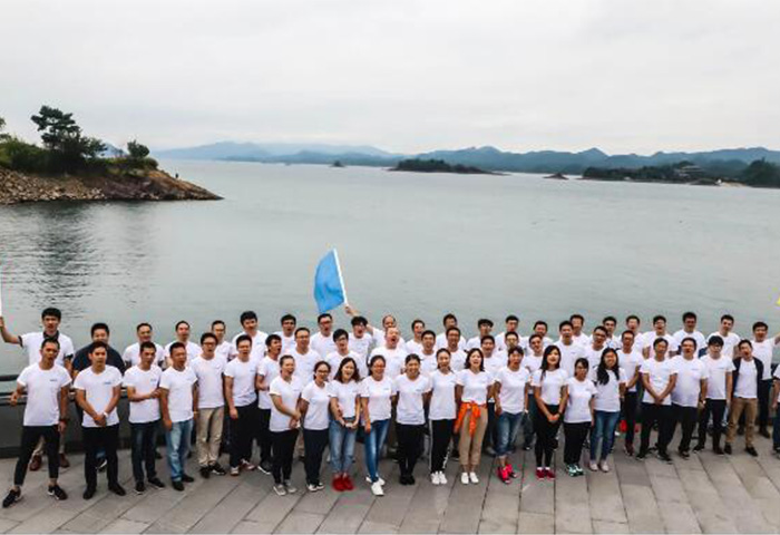 A formação de equipes desenvolve um forte trabalho em equipe