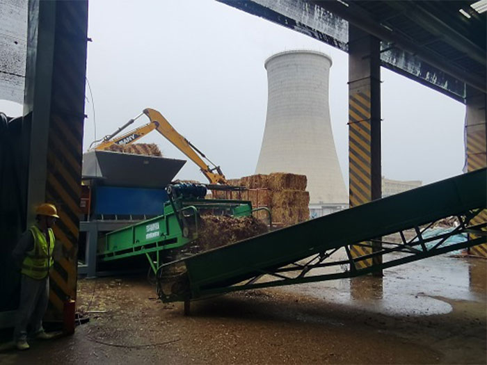 Straw shredders in biomass power plants