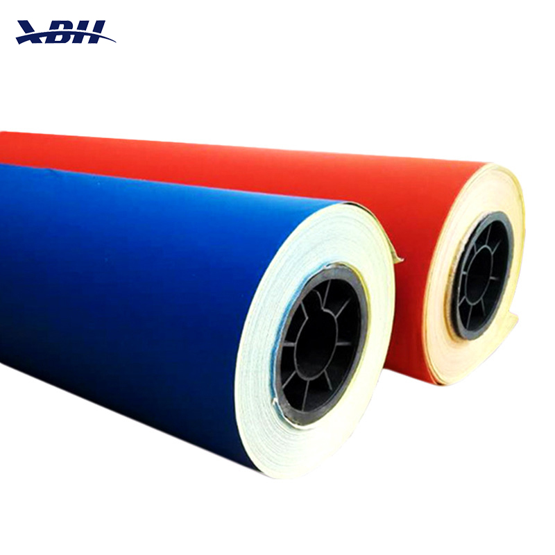 Vinyle PVC autocollant : le choix parfait pour des applications polyvalentes