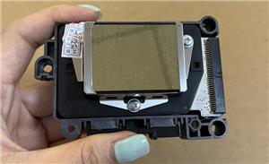 Dritter verriegelter F196000 DX7-Druckkopf für R3000 PRO3800C 3850 3880 3890 Drucker