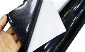 Innovative hitzebeständige schwarze Vinylfolie wertet Panorama-Schiebedächer auf