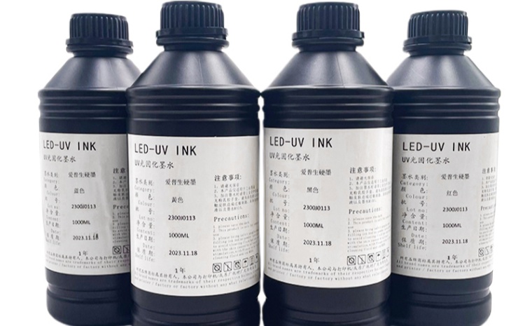 印刷業界に革命を起こす: A3フラットベッドプリンター向けUV DTFインクの台頭