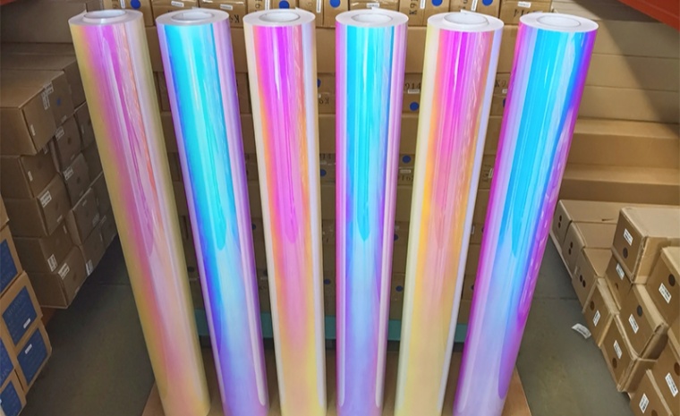 Vinilo holográfico luminoso con arcoíris que brilla en la oscuridad: un nuevo horizonte en la decoración reflectante