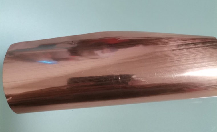 ビニール業界は、ミラーローズゴールドとシルバーのメタライズドカッティングビニールでイノベーションを採用