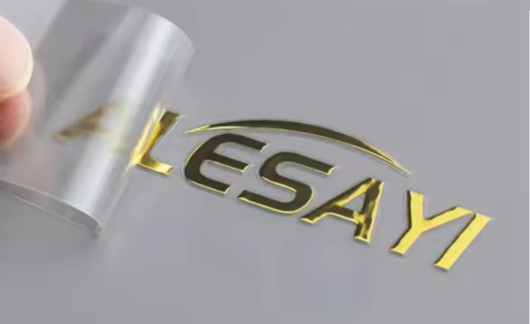 紫外線 DTF印刷とホットスタンピング箔の違い