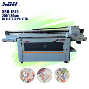 Der UV-Flachbettdrucker 2513 ermöglicht den 3D-Druck von Acryl, Holz, Tassen und Handyhüllen.