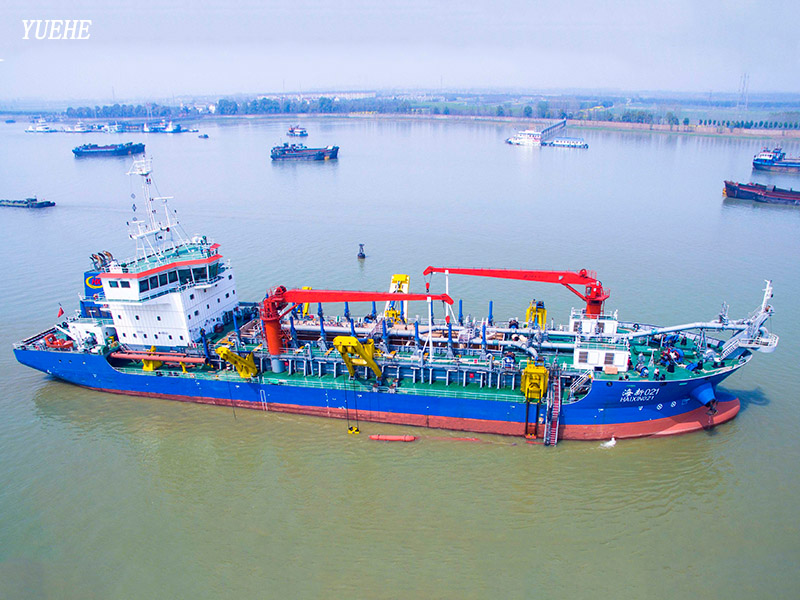 hopper dredger