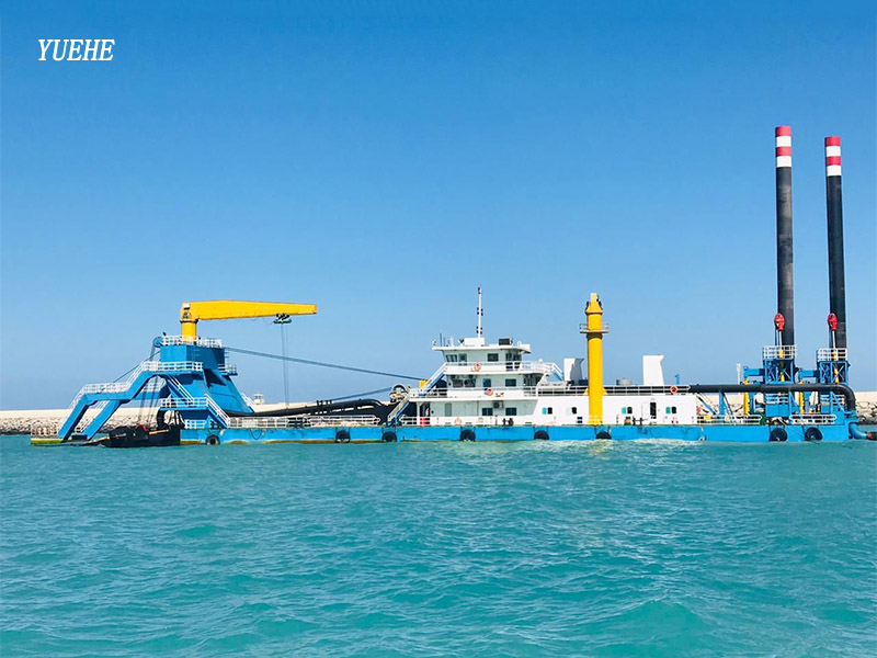 Cutter suction dredger for channel dredging