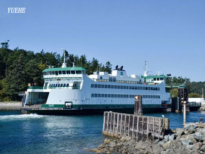 Passenger barge for sea transportation