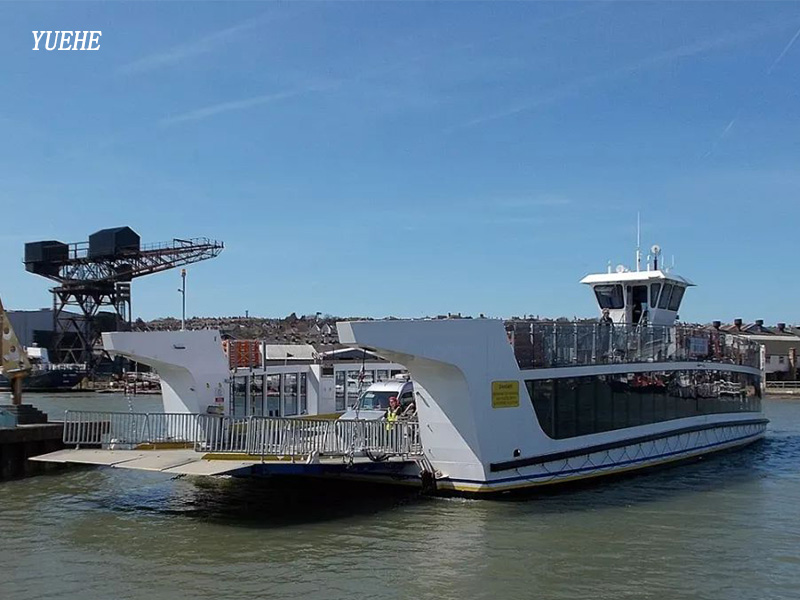 Passenger barge for sea transportation