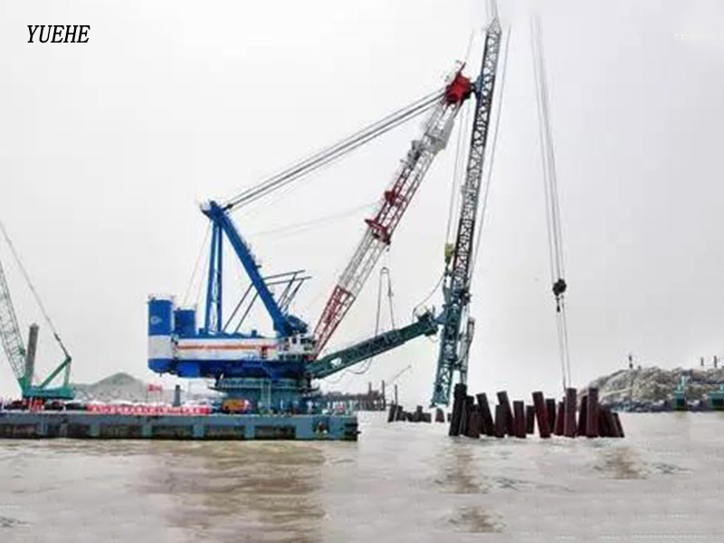 Crane barge engineering ship for ocean projects