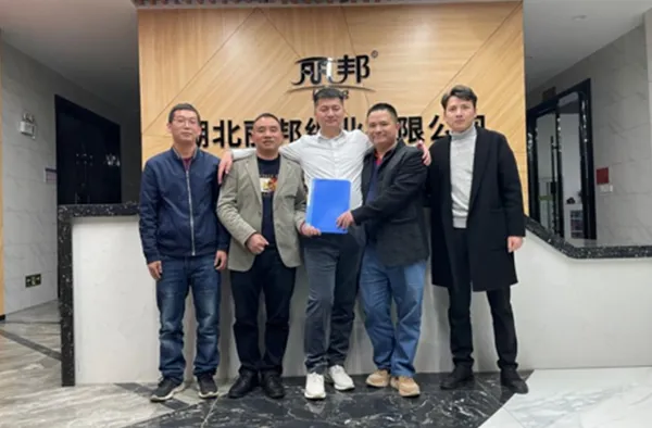 Hubei Libang ký hợp đồng cung cấp bốn máy sản xuất giấy lụa Baotuo cho giai đoạn II của dự án giấy gia dụng cao cấp 100.000 tấn/năm