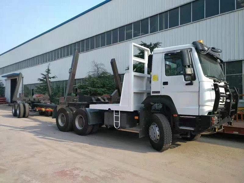 TOW OR THREE AXLES LOGGING TRANSPORTER OR LOG TRUCK