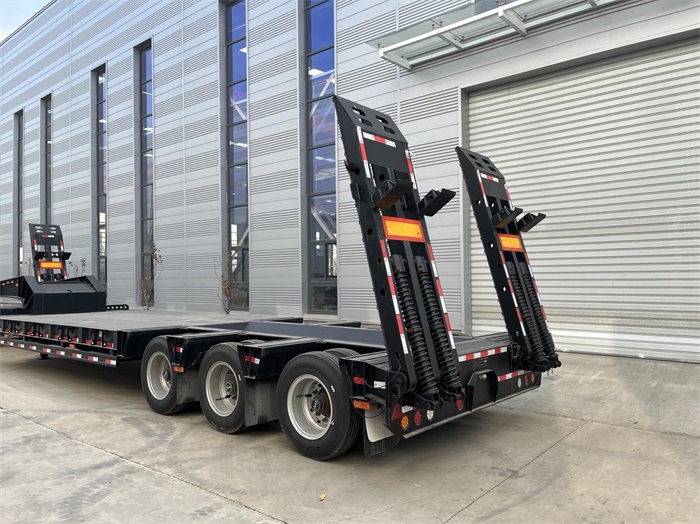 LOW FLAT BED SEMI TRAILER FOR TRANSPORTATION