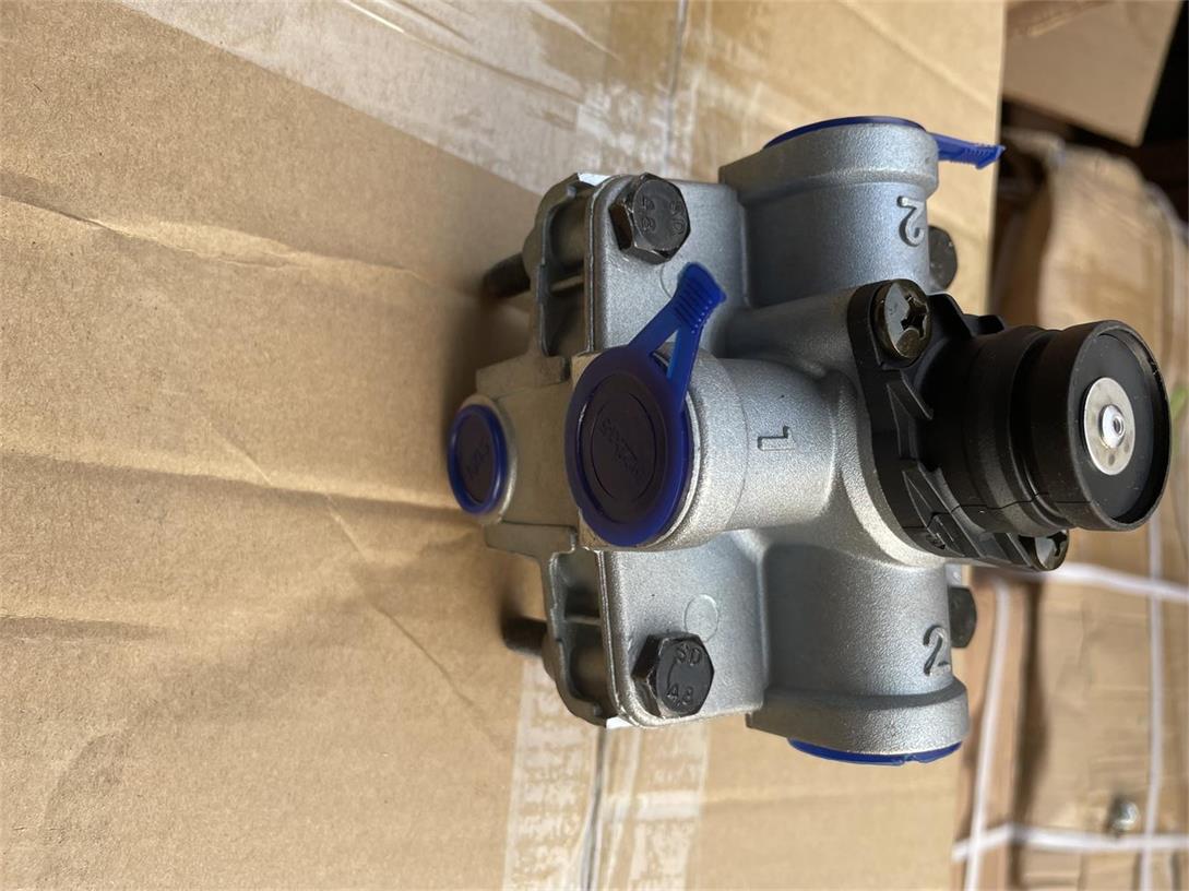 RELAY VALVE