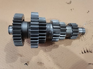 GEARBOX MAIN OURPUT SHAFT AND COUNTER SHAFT ASSEMBLY