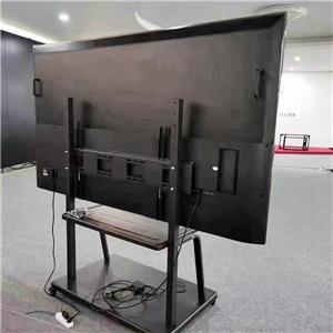 Diamo un'occhiata ai vantaggi delle smart board per le imprese