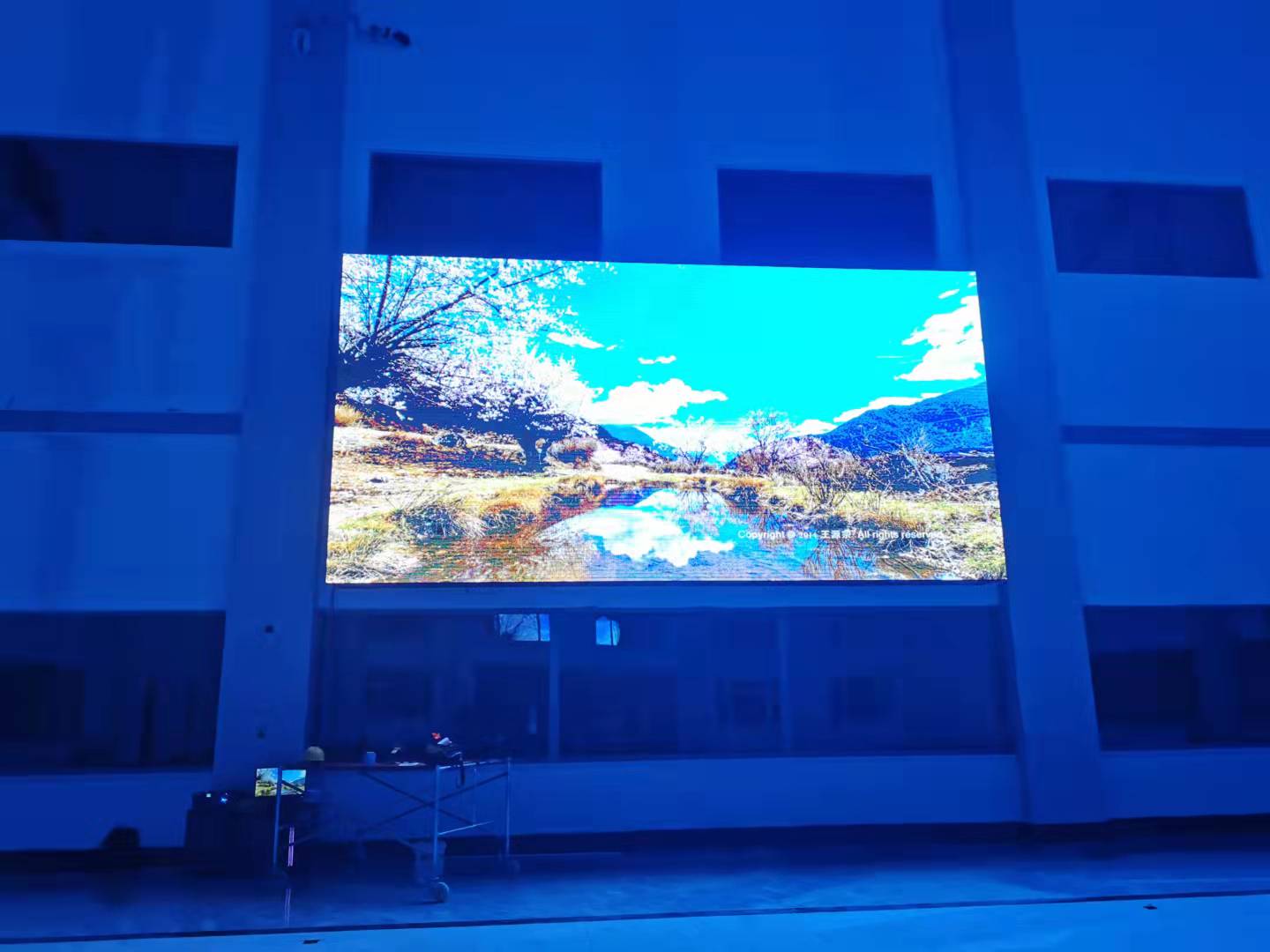 So sánh màn hình ghép LCD và màn hình LED (2)