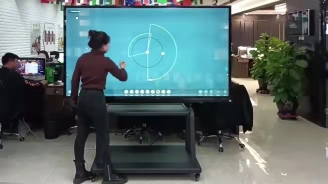 Ứng dụng của bảng tương tác trong dạy học tiếng Anh tiểu học