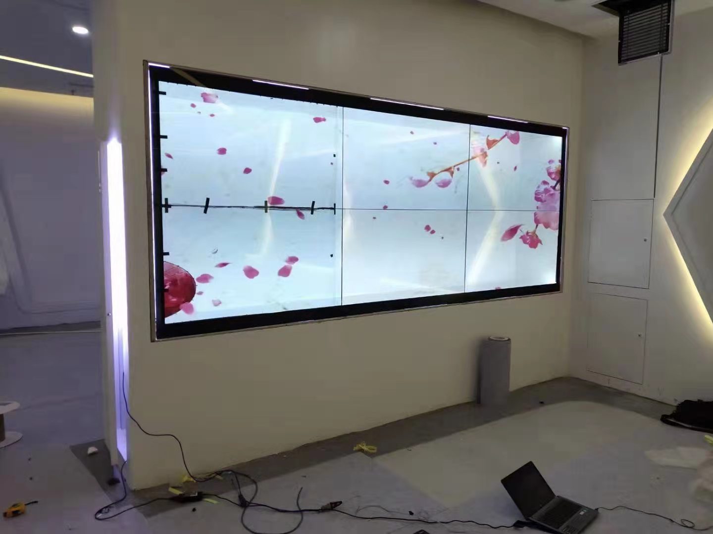 transparent splicing screens