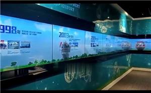 The transparent splicing screens used in shopping mall