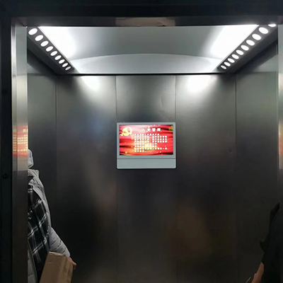 Преимущества рекламного дисплея в лифте