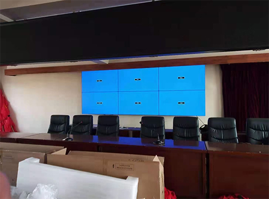 Почему ЖК-экран сращивания имеет рамку?