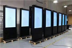 Was ist der Unterschied zwischen einer Außenwerbemaschine und einer LCD-Werbemaschine für den Innenbereich?