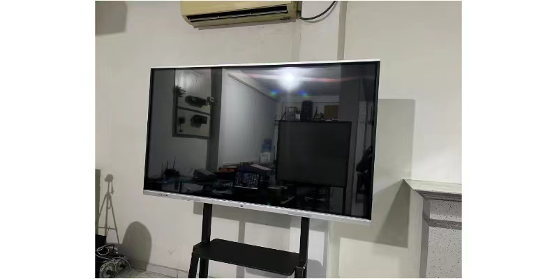 Tablă interactivă inteligentă pentru școli