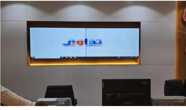 Afișarea și partajarea ecranului LCD de îmbinare