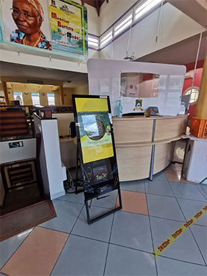 Suport de podea Advertising Player Feedback-ul clienților