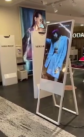 Display publicitar portabil