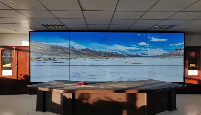 Display pubblicitario dello schermo di giunzione