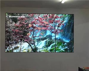 Videowall LCD colorato e multifunzionale