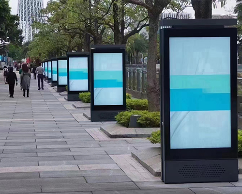 Îmbunătățirea vizibilității mărcii dvs.: Feedback-ul clienților pentru mașini de publicitate în aer liber