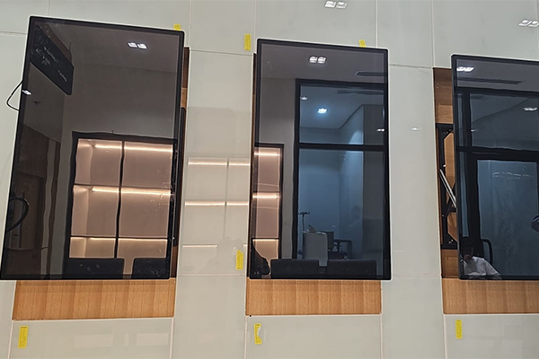 Feedback-ul clienților cu privire la aparatul de publicitate LCD montat pe perete la fața locului