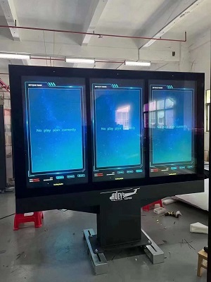 Feedback-ul clienților mașinii de publicitate verticală personalizată