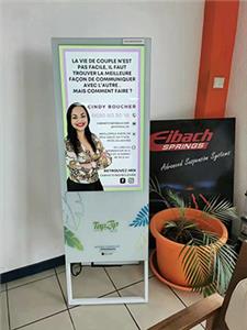 Comentarios de los clientes: cuatro ventajas clave de las máquinas publicitarias LCD personalizadas
