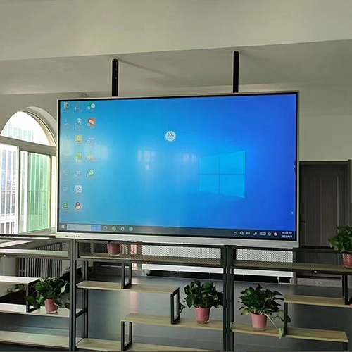 Mașină publicitară montată pe perete