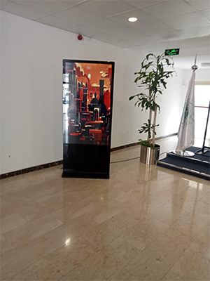 Suport de podea de 55 inch Jucător de publicitate Feedback-ul clienților