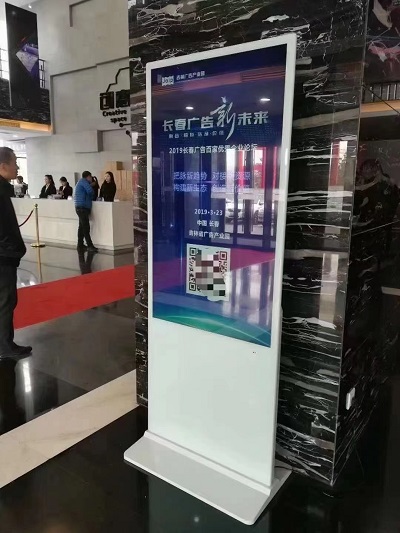 Aplicarea afișajului publicitar pe podea(2)