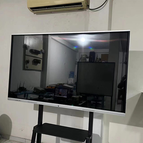 Display interactiv inteligent pentru tablă albă