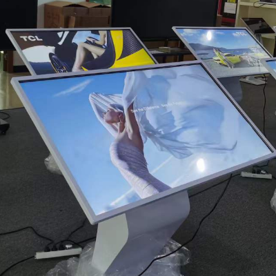 Las compras modernas redefinidas: los quioscos con pantalla táctil revolucionan la experiencia del centro comercial