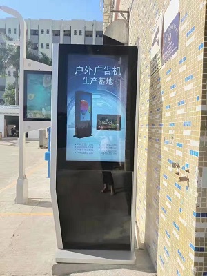 لماذا تحظى آلات الإعلان الخارجية بشعبية كبيرة في المواقع ذات المناظر الخلابة؟