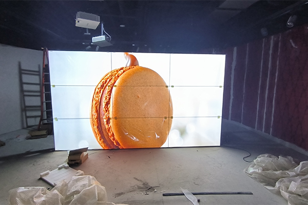 Partajarea scenariilor aplicației de perete video LCD