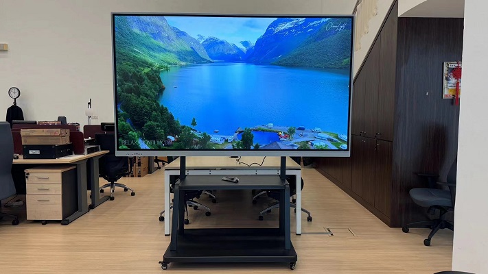 الفرق بين السبورة التفاعلية وجهاز العرض (2)