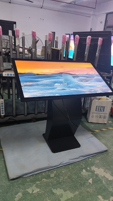 الاستخدام الرائع لجهاز الكل في واحد للاستعلام باللمس (1)